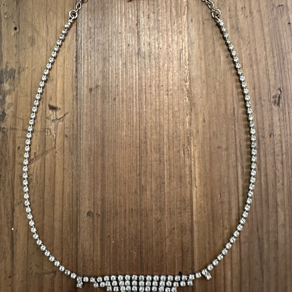 Elegant Silver Necklace - Picture 1 of 4